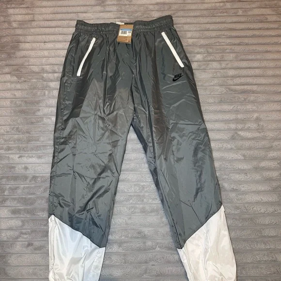 *NWT* Nike Windrunner Woven Lined Pants - Picture 7 of 11